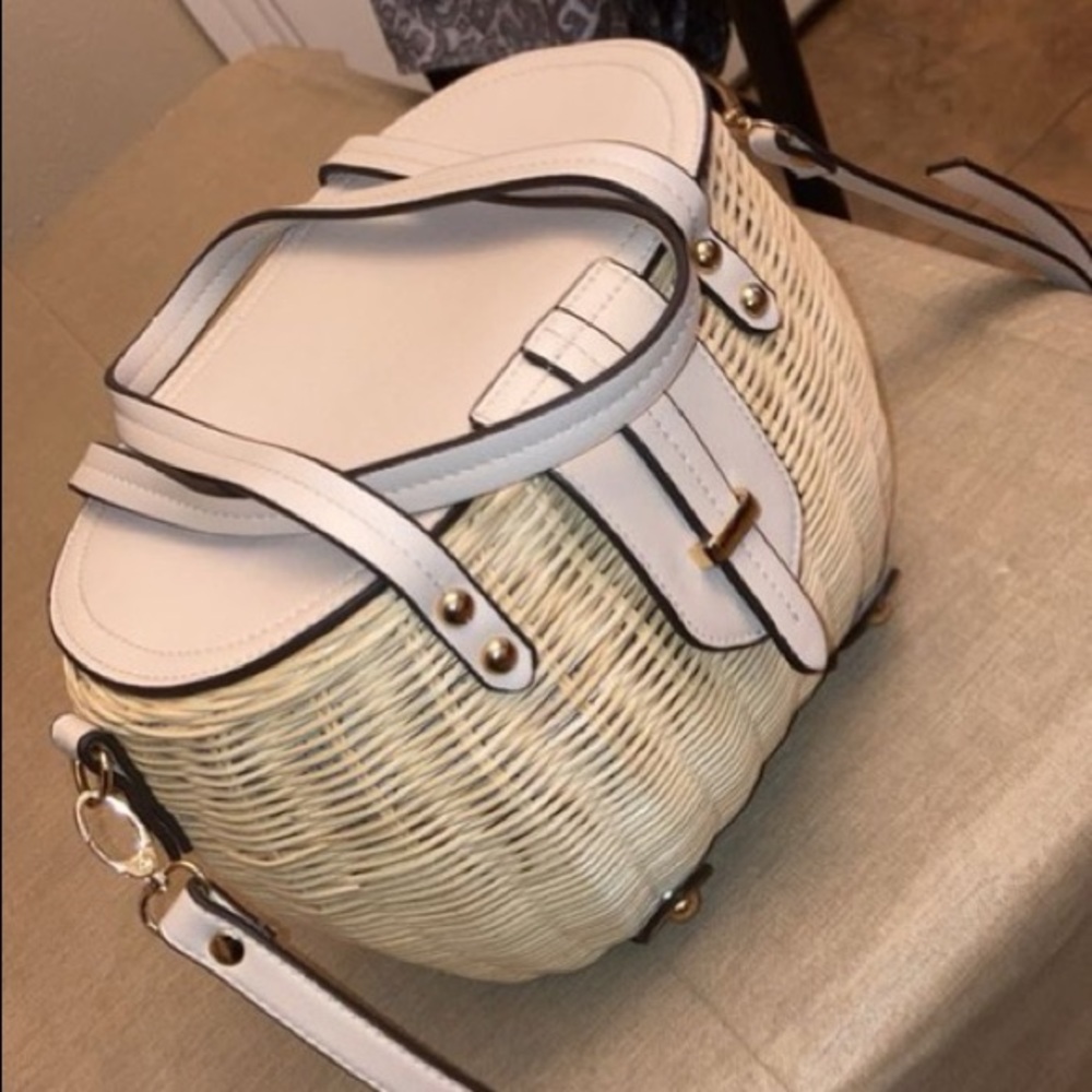 Tommy Bahamas purse